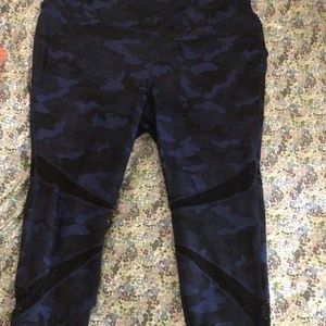 navy blue exercise Capri size 3 Torrid